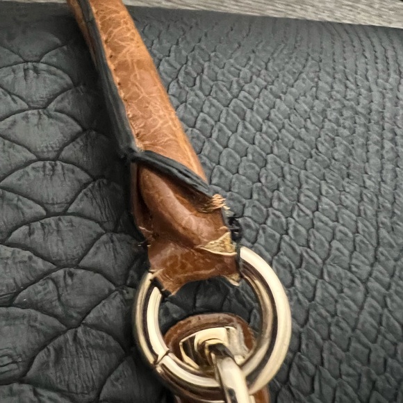 GUESS Satchel Handbag - Picture 10 of 11